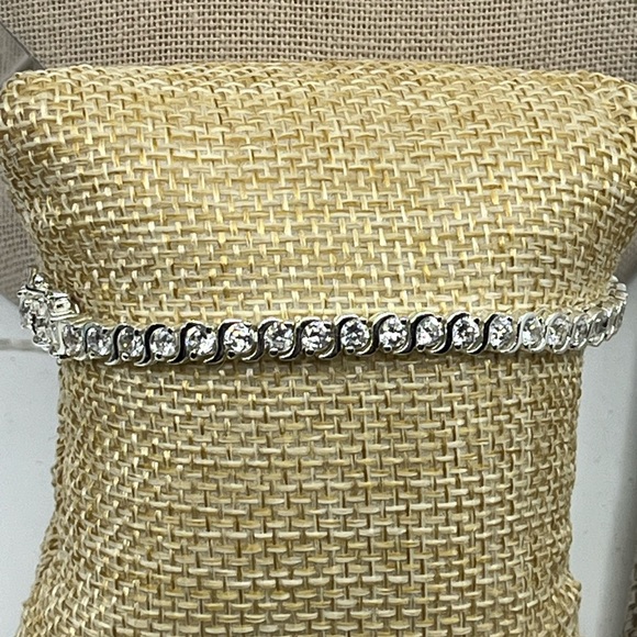 Vintage 7” Sterling Silver CZ Tennis Bracelet – Timeless Sparkle - Picture 13 of 17